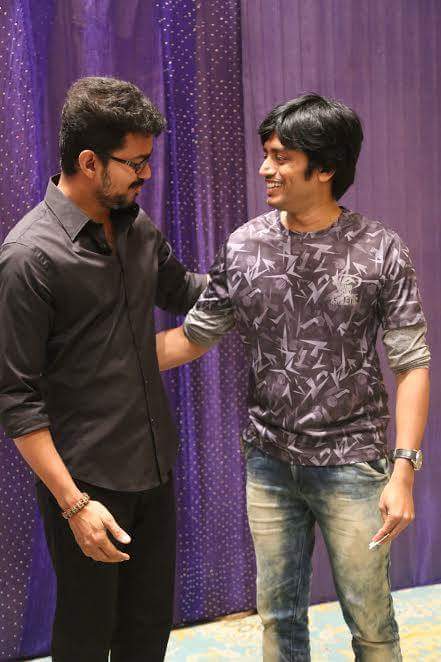 rjsha007's tweet photo. @VijayFansTrends @actorvijay
Anna Solra Nanba Appadeenga Vaarthai really awesome. #Thalapathy #Realaffection #Beardlook #Handsome https://t.co/Z3gIDBR6O9