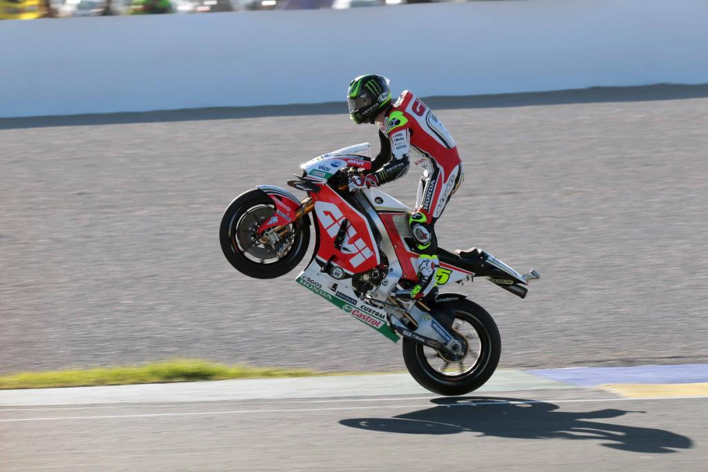 #WheelieWednesday The #MotoGP season is over but <a href="/calcrutchlow/">Cal Crutchlow</a>  &amp; <a href="/LCRHondaTeam/">LCRHondaTeam</a>  are already training for 2017 – powered by #CastrolPOWER1.