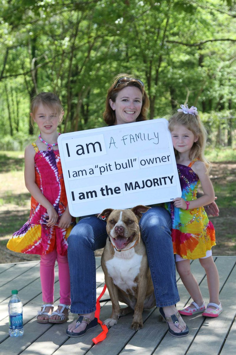 AnimalFarmFndtn's tweet photo. It's that time of year when we think about how much our family means to us. For many, family includes "pit bull" dogs. https://t.co/k3tjTanPOH