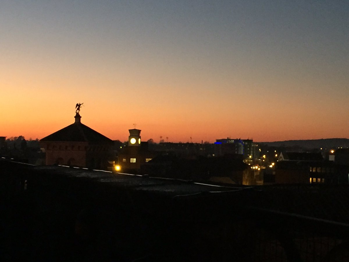 RTElyricfm's tweet photo. A stunning view of the sunset over #Limerick city from the lyric windows 😍 https://t.co/0yc4JgZCGG