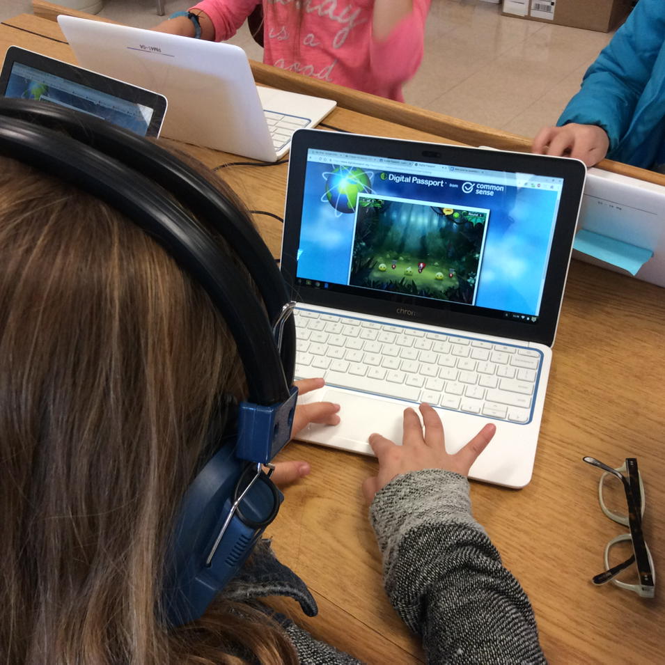 patflavin1007's tweet image. Exciting day! Posting our personal narratives to @KidblogDotOrg - feedback next. @MrsMooreFRSD @CopperHillES #frsd