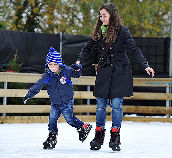 Get your skates on as <a href="/frostsgardens/">Frosts Garden Centres</a> ice rink is set to open facebook.com/OneMKNews/?ref…