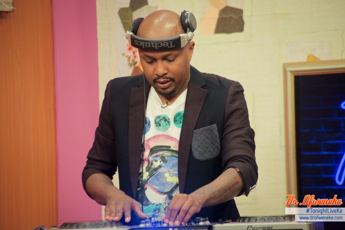 Our resident dj on the decks <a href="/cremedj/">Creme De La Creme</a> tonight with <a href="/DrOfweneke/">The Eagle Himself</a> #TonightLiveKe