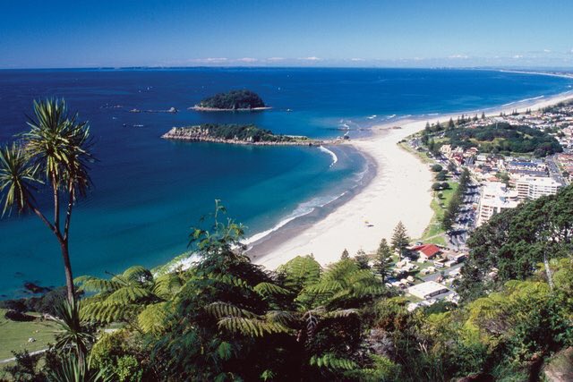 Who comes to Mount Maunganui <a href="/PureNewZealand/">New Zealand 🇳🇿</a> this summer?