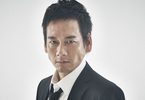 Gfan シンゴジラキャスト紹介 山崎潤さん 水管理 国土保全局防災課長 役 アパッチ所属の俳優 ドラマー 仮面ライダーアギト ホワイトアウト キューティーハニー などご出演 俳優の大森南朋さんvoのバンド 月に吠える のドラマーです Gfan シンゴジラキャスト紹介 山崎潤さん 水管理 国土保全局防災課長 役 アパッチ所属の俳優 ドラマー 仮面ライダーアギト ホワイトアウト キューティーハニー などご出演 俳優の大森南朋さんvoのバンド 月に吠える のドラマーです