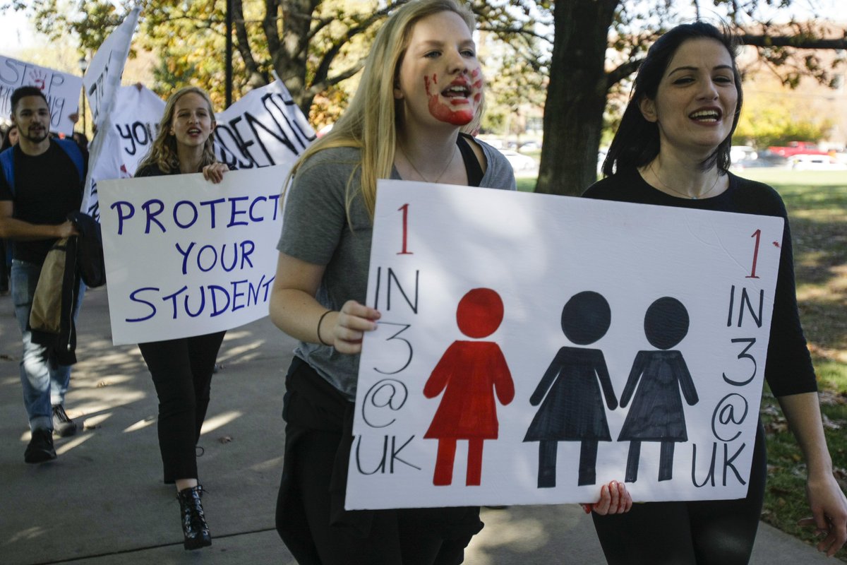 tpencephoto's tweet photo. Students march on campus protesting the recent handling of sexual misconduct at the @universityofky. #KyKernel https://t.co/zXtS9I8gUN