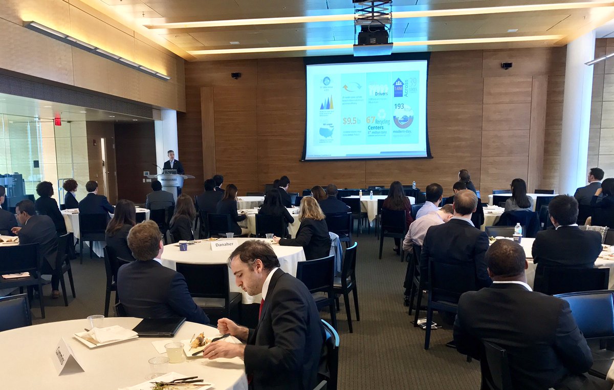 rgoldberg's tweet photo. #RepTheStar our very own SVP of HR Mike Huyke speaking to MBA students at Ross School of business. https://t.co/3cnmg5mQGW