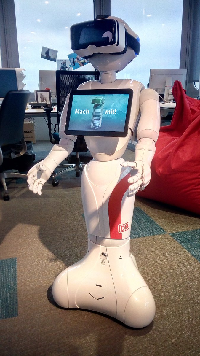 Sky3Deck's tweet photo. Pepper begeistert von #VirtualReality #VR #AR @DB_Skydeck @dbsystel @DB_Presse - macht mit: Zukunft Bahn auf https://t.co/MtKbwRf1hc #risvr https://t.co/3prMj9VLnz
