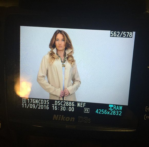 ElanRoseBTQ's tweet photo. Behind the scenes! 📸 Stay tuned for more images of our new collection. #ElanRoseCollection #ss17 #photoshoot #modestwear https://t.co/7wF1uouex8