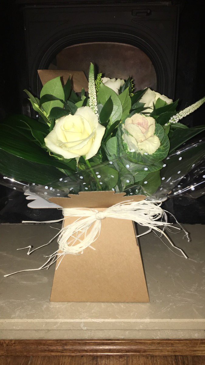 _floraldesire's tweet photo. A bouquet for a lovely lady! Place orders today for you special someone! #floraldesire 🌸💐🌺🌹🌷🌼 https://t.co/sB6CXAcMur