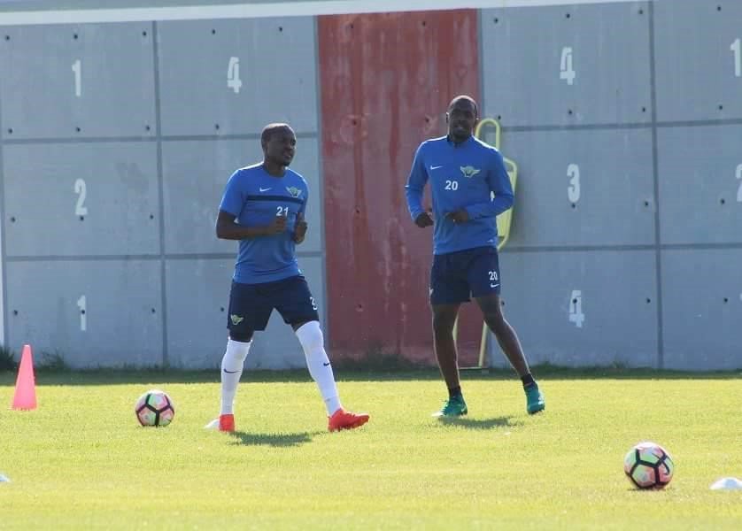 landry_nguemo's tweet photo. Never Stop 💪💪💪⚽
#TeamNguemo https://t.co/O4f4gIWZJ6