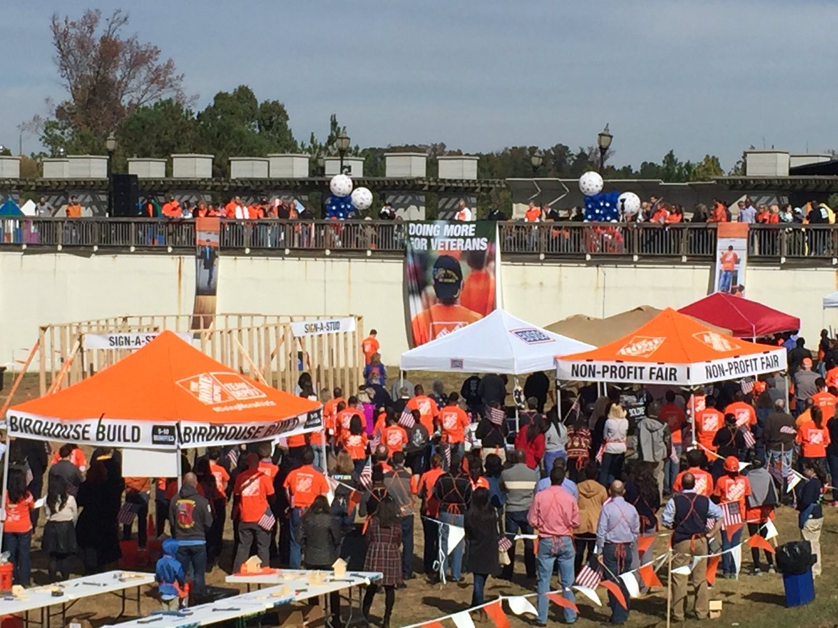 Associates volunteering part of their lunch hour to build things for our #veterans 👍🏾#DoingMore4Vets #ITSWHATWEDO <a href="/HomeDepotCareer/">Home Depot Careers</a>