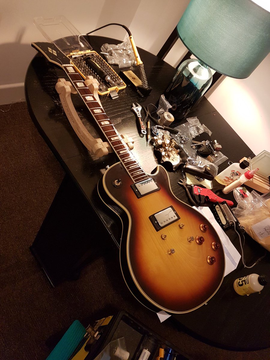 Eggleplus's tweet photo. Fixing guitars today ;) https://t.co/HL3hw2HpTG