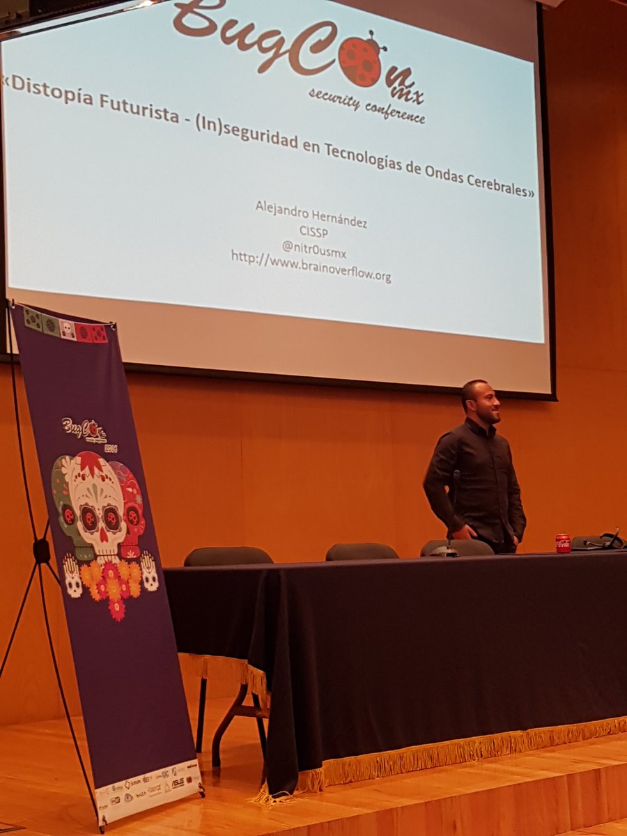 calderpwn's tweet photo. Inicia la plática de @nitr0usmx en #Bugcon2016 https://t.co/3CNTJLZ2I1