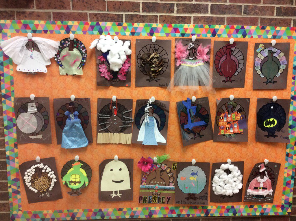 rzieglerLC's tweet photo. #lckinders disguised turkeys. They don't want to be our meal for Thanksgiving! #lcblazers https://t.co/15DaBQmuhs