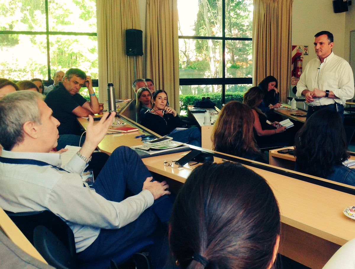 UdesaMind's tweet photo. "Honrar tu negocio es ser competitivo, construir a largo plazo", @migoya sobre #cultura en #CierreMind2016. https://t.co/PKqNs2WSMJ