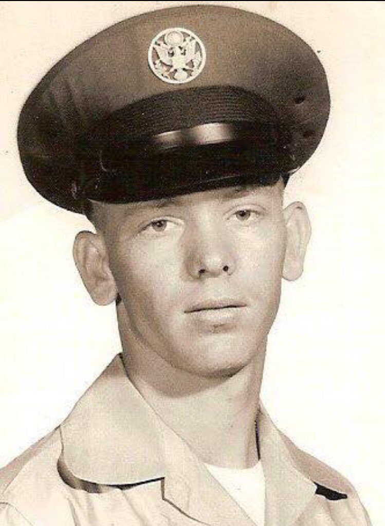 weepnangel's tweet photo. Happy Veterans Day! Here is my handsome Daddy, he was in the Air Force. #VeteransDay #AirForce #ThanksToAllWhoServed https://t.co/aOZGdggU74