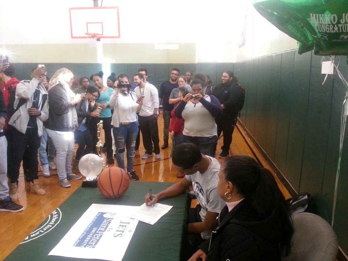 Castleathletic's tweet photo. @CastleHoops Congrats Castle Athletics Mikko Johnson signed his LOI to St Peter's University.Good luck on your upcoming season.#Castlenation https://t.co/hhmmEyDans