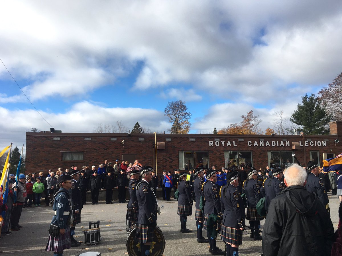 CSCPIPESDRUMS's tweet photo. @CSCPIPESDRUMS @CSC_SCC_en participated in @RoyalCdnLegion #RememberanceDay parade branch 302 #gravenhurst #RememberThem https://t.co/YBvZxO6Nga