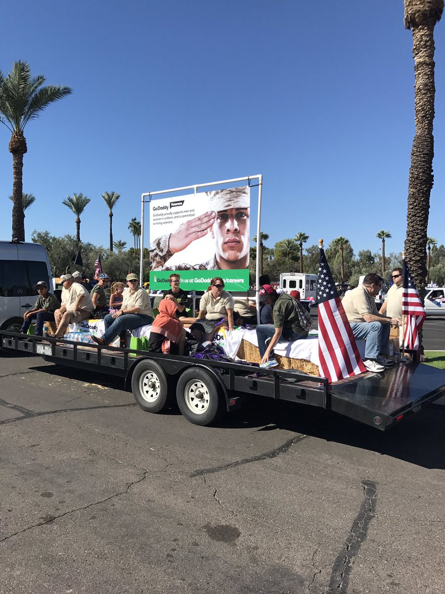 Kateebar7's tweet photo. Great day celebrating our veterans! #gdvet #godaddylife https://t.co/htgbDFmnot