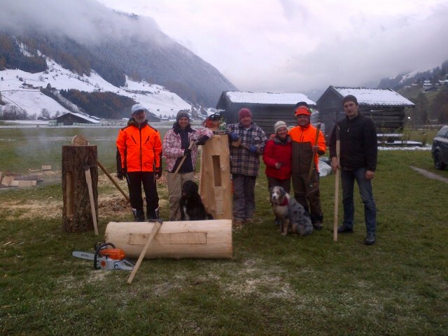 bartnictvo's tweet image. #treebeekeeping workshop in Austria, day 1, logs finnished, tomorrow we hang logs on the trees.  #bartnicywo