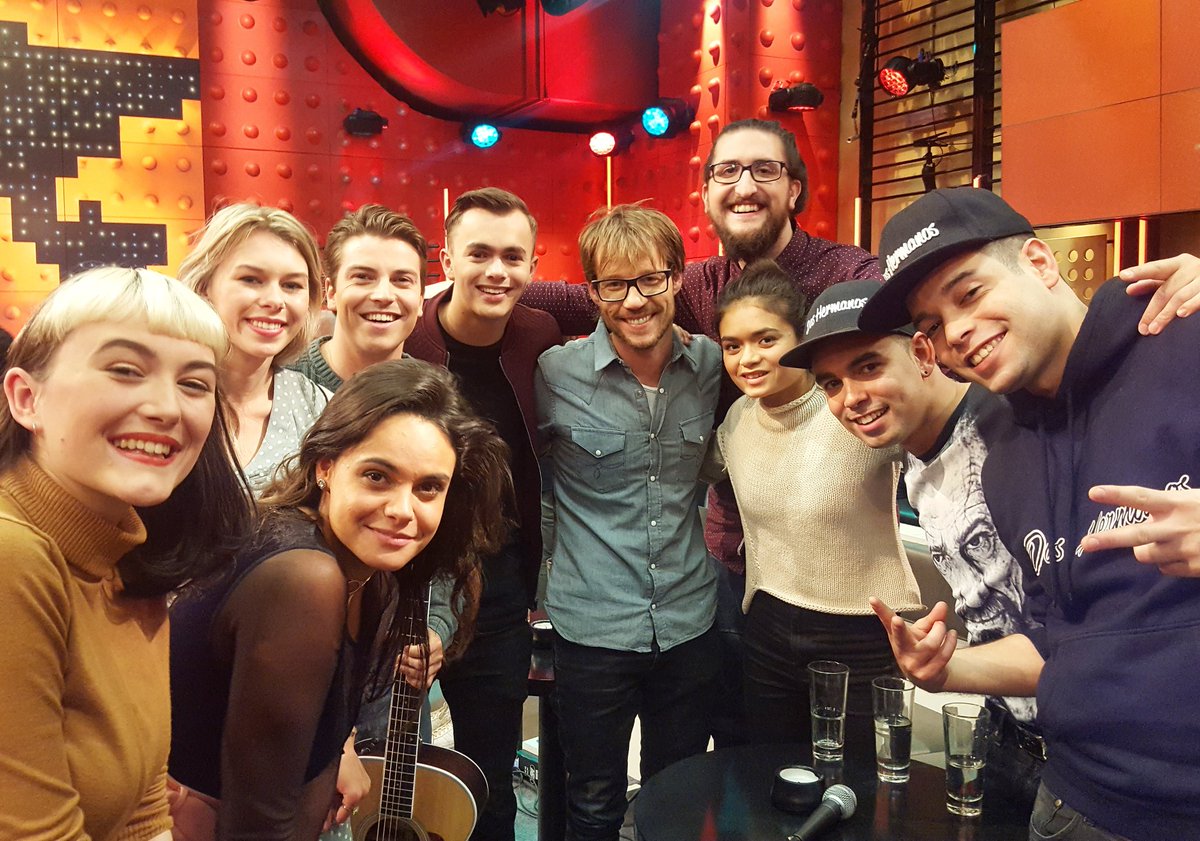 Tof! Het elftal van #GTJ hadden een verrassing voor me vanwege mn laatste show! 15 nov staan ze in @paradisoadam! bit.ly/paradiso-kaart…