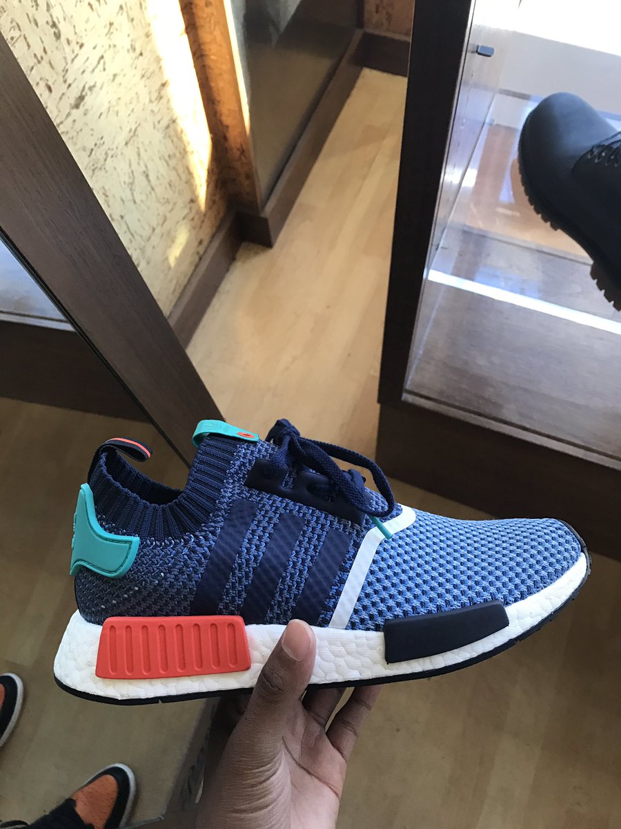 WhosYourPlug_'s tweet photo. Packer NMDs! WHO NEEDS? TALK TO ME NICE #packer #nmd #nmdr1 #packernmd https://t.co/IMlYI6UpA2