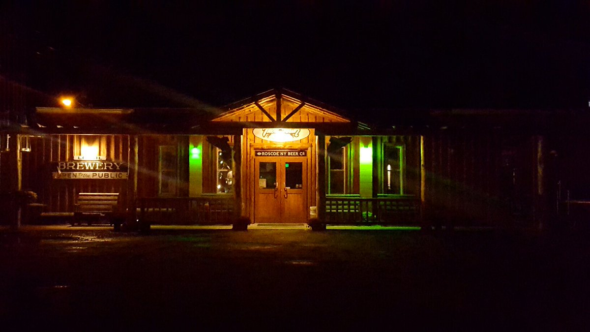 RoscoeBeerCo's tweet photo. This #VeteransDay make sure to be thankful for those who gave their all for our country &amp; our freedom! Check out our Green Lights support! https://t.co/PBYRs1BwdG