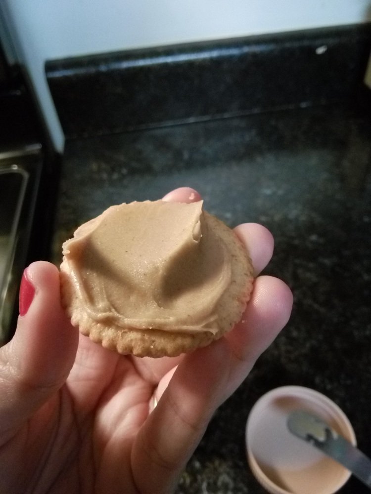tiffypixie's tweet photo. This is my daughter's favorite way to eat it. Spread on wheat crackers. Yum. #peanutbutterhappy #TeamJif #sponsored https://t.co/EDjqOIy97i