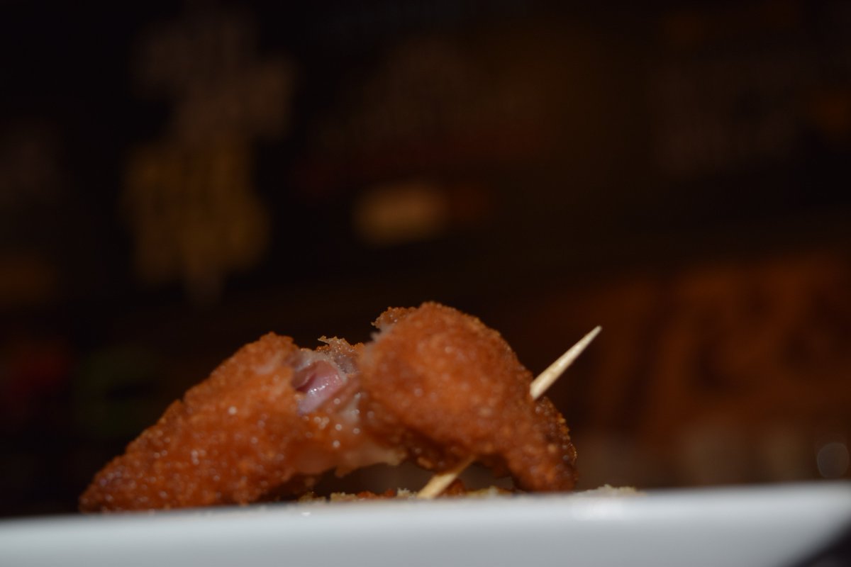 almendrina1935's tweet photo. Últims dies per tastar el @GanxetPintxo amb crema d'ametlles #Almendrina al #NoDiguisBlat! Punxa'l però a la panxa no, @GanxetPantxo! https://t.co/pmTfkEt0N2