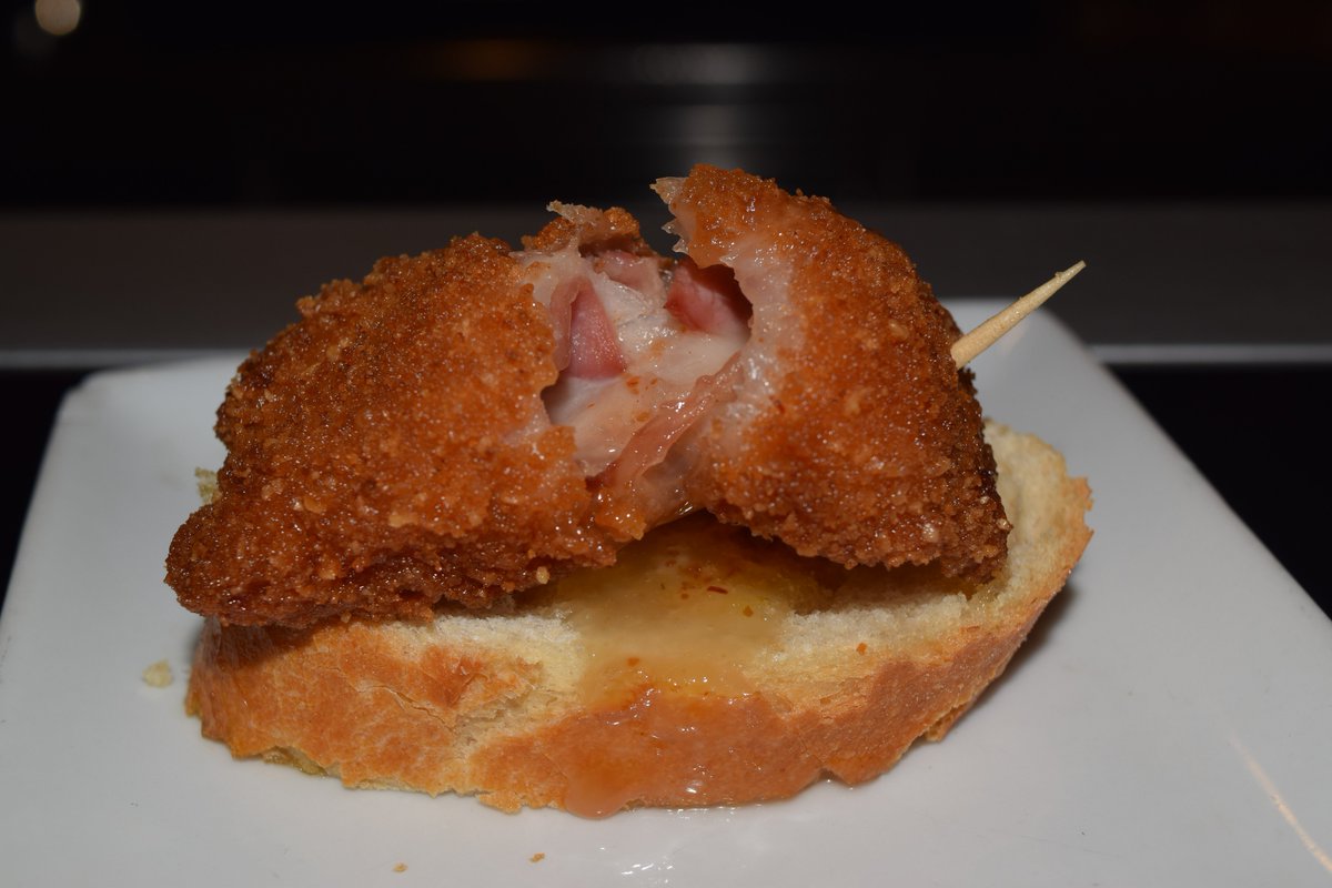 almendrina1935's tweet photo. Últims dies per tastar el @GanxetPintxo amb crema d'ametlles #Almendrina al #NoDiguisBlat! Punxa'l però a la panxa no, @GanxetPantxo! https://t.co/pmTfkEt0N2
