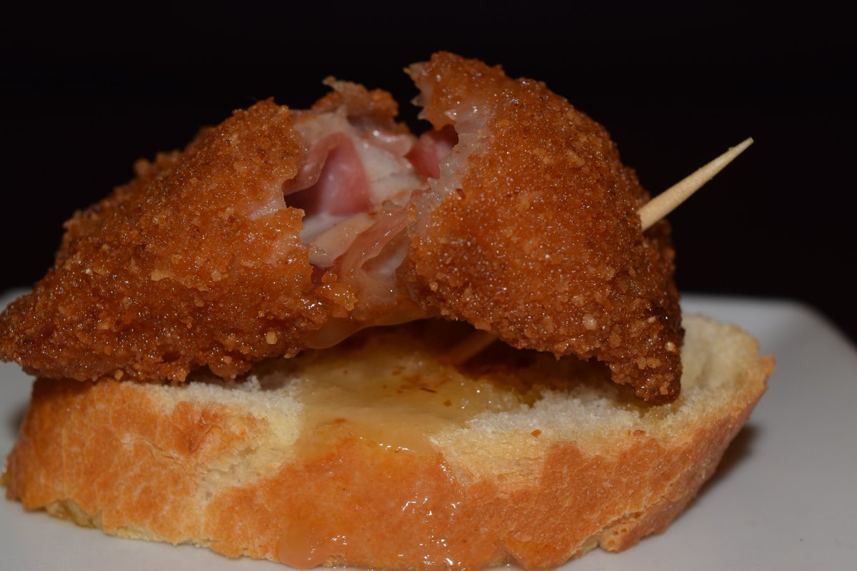 almendrina1935's tweet photo. Últims dies per tastar el @GanxetPintxo amb crema d'ametlles #Almendrina al #NoDiguisBlat! Punxa'l però a la panxa no, @GanxetPantxo! https://t.co/pmTfkEt0N2