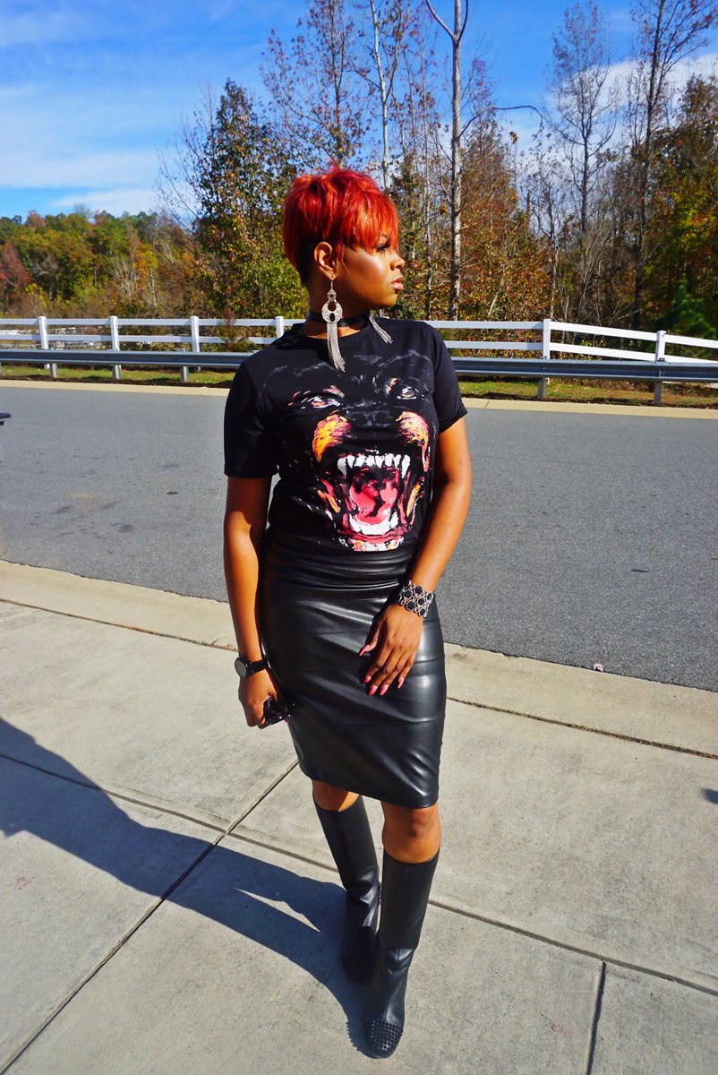 ebyspice's tweet photo. Just a little Friday slay!! #ootd #tgif #ebyspiceStyle https://t.co/cXnz3FcfPW