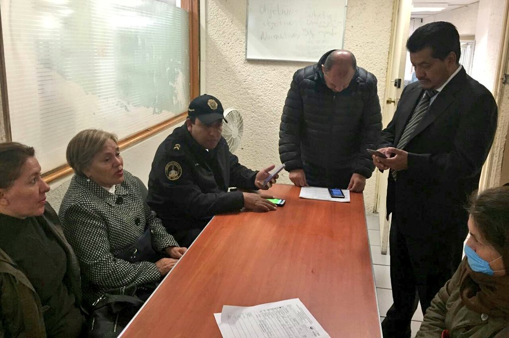 Reunión con vecinas de Colonia Axalco, <a href="/TlalpanCDMX/">Tlalpan CDMX</a>, <a href="/SSP_CDMX/">@SSP_CDMX</a> y @PGJDF_CDMX.