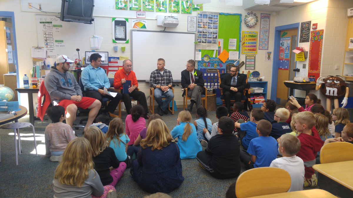 JenniferJeffr11's tweet photo. Learning about military service from our wonderful veterans. @VanAllen_ICCSD @2ndMadden #veteransday #RocketsRock  #realheroes https://t.co/T27JcPDpMU