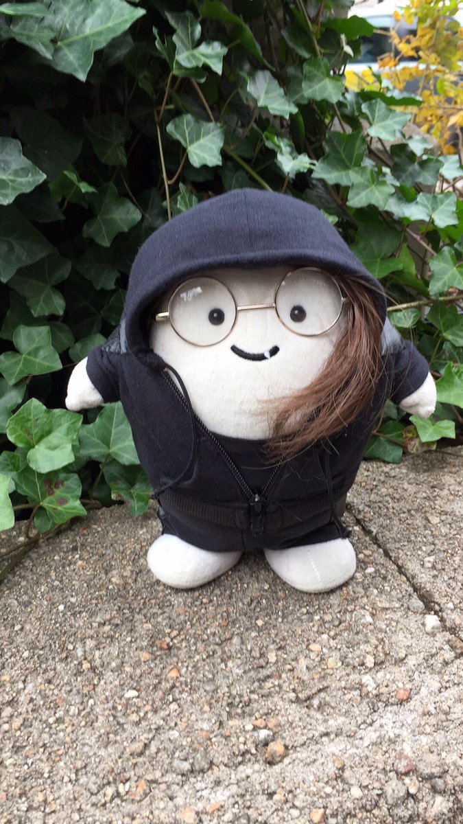 TheMariTimeLord's tweet photo. Out and about working on a thing. As long as the weather holds up. #haphead #buffyofgamers #Cosplay #girlgamer #fightlikeagirl #Rabbitstyle https://t.co/a7GRLjQ6ut