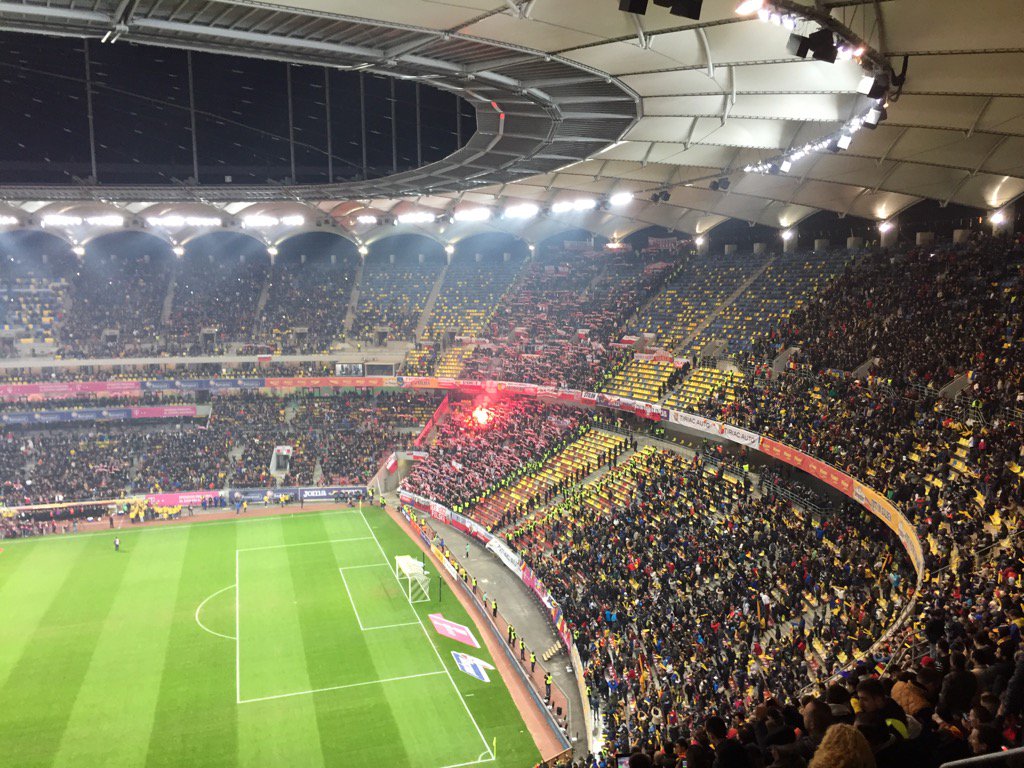 mistertransfer's tweet photo. Polish national Anthem #rompol #polska https://t.co/69NGZFIDnI