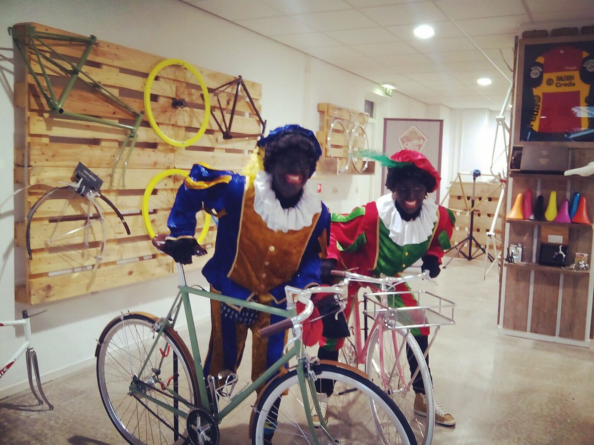 Morgen #Sinterklaas in #Hengelo! Koud aan de kant vd weg? #koffie staat klaar!