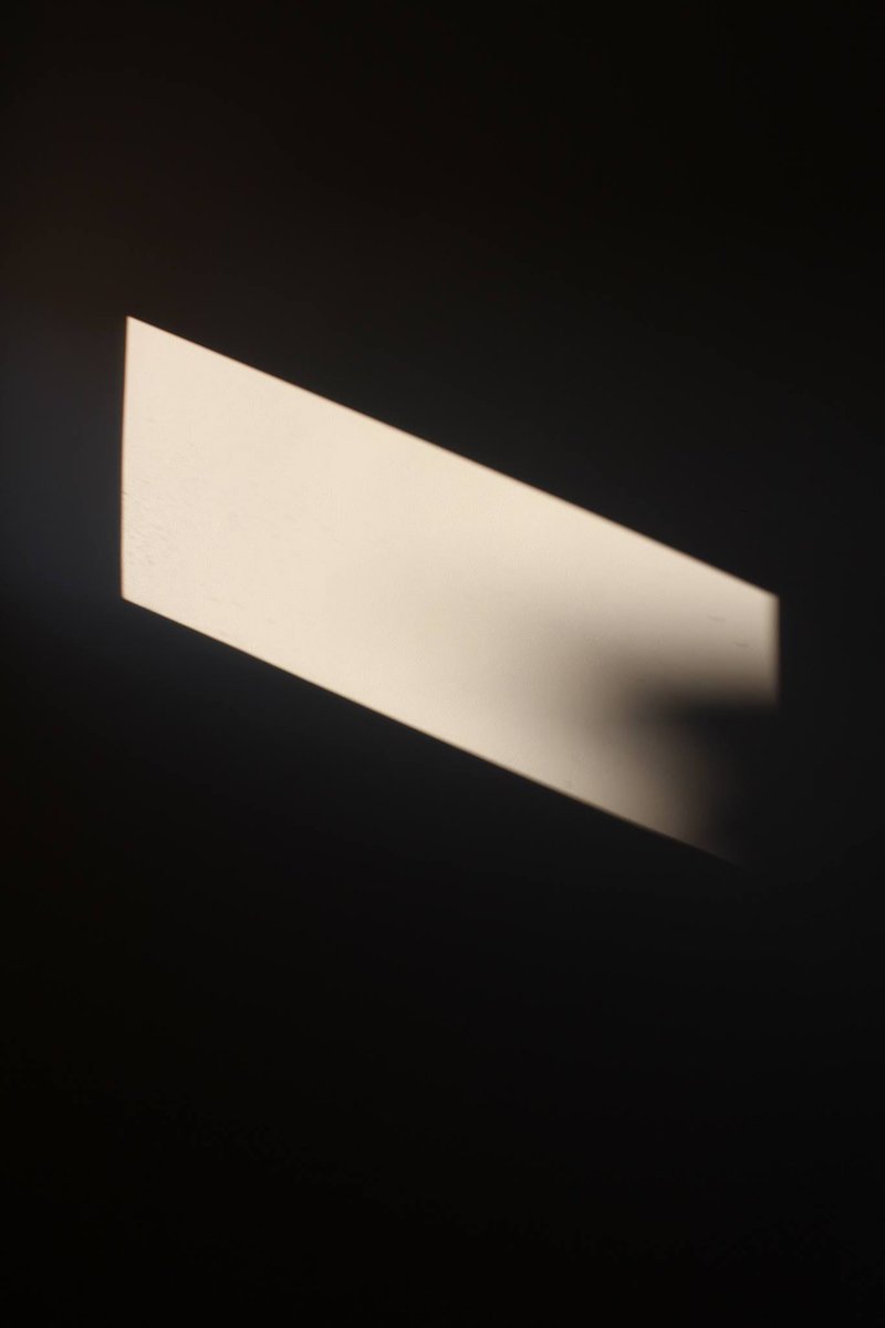 verydiferente's tweet photo. La luz y la memoria son los motivos de la exposición #LumièresDuMidi en #ElCuartoDeinvitados https://t.co/iD0iGEXvRA https://t.co/JnHz0J2q6y