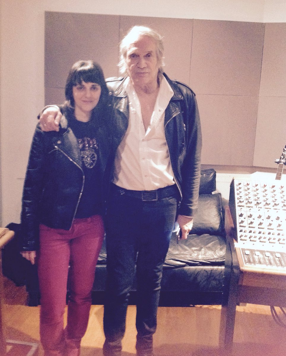 LucreLopezSanz's tweet photo. @ViticusOK vino a grabar con nosotros hoy a @RomaRoMMaREC #Nube9
@nube9oficial @CheLoco0 @Rock_and_Pop @marchisergio @_universomusica https://t.co/pV7RpQE5Bf