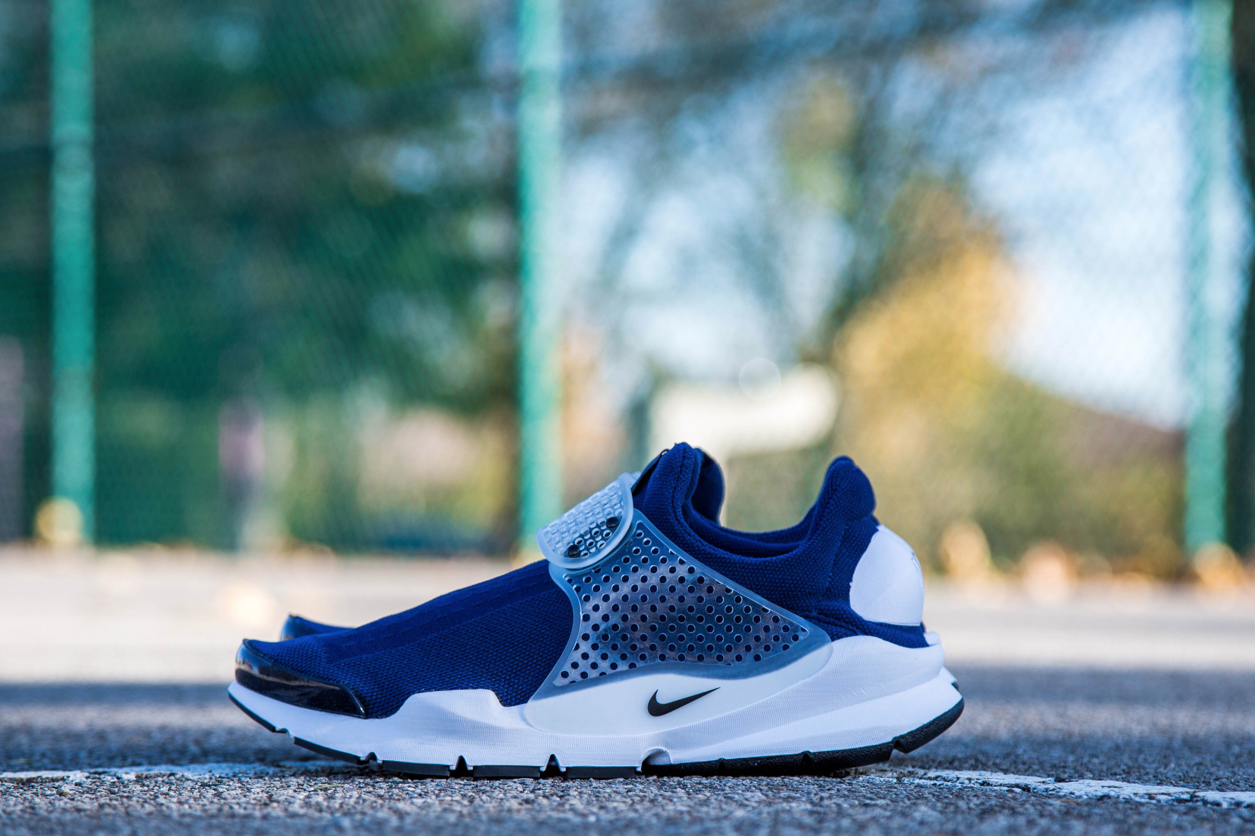 Loza de barro insondable juego Foot Locker Canada on Twitter: "The Nike Sock Dart in the 'Midnight Navy'  colourway is at select stores. https://t.co/rUzqDe1nhv" / Twitter