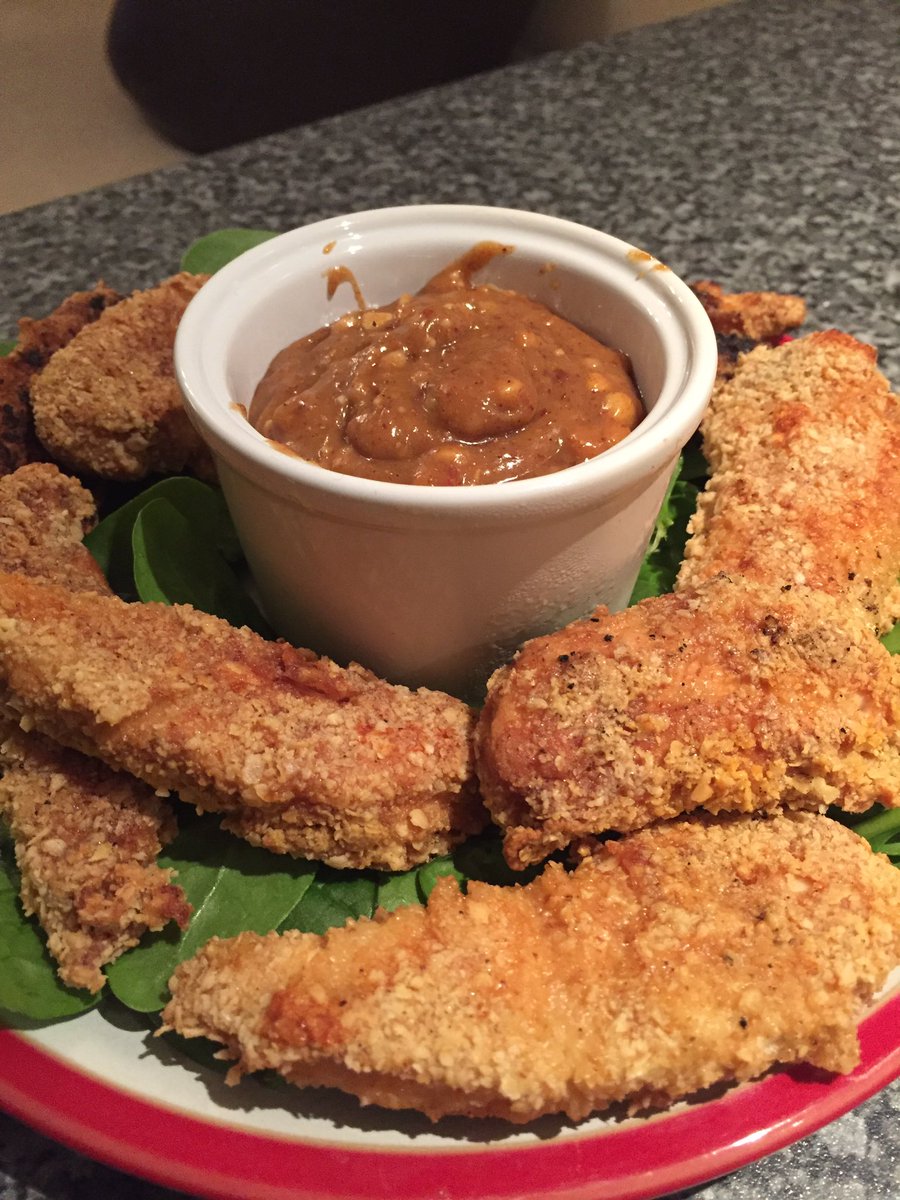 #FridayFakeaway homemade Crispy satay chicken dippers 😋 #sportsnutrition #RecipeoftheWeek #nutritionist