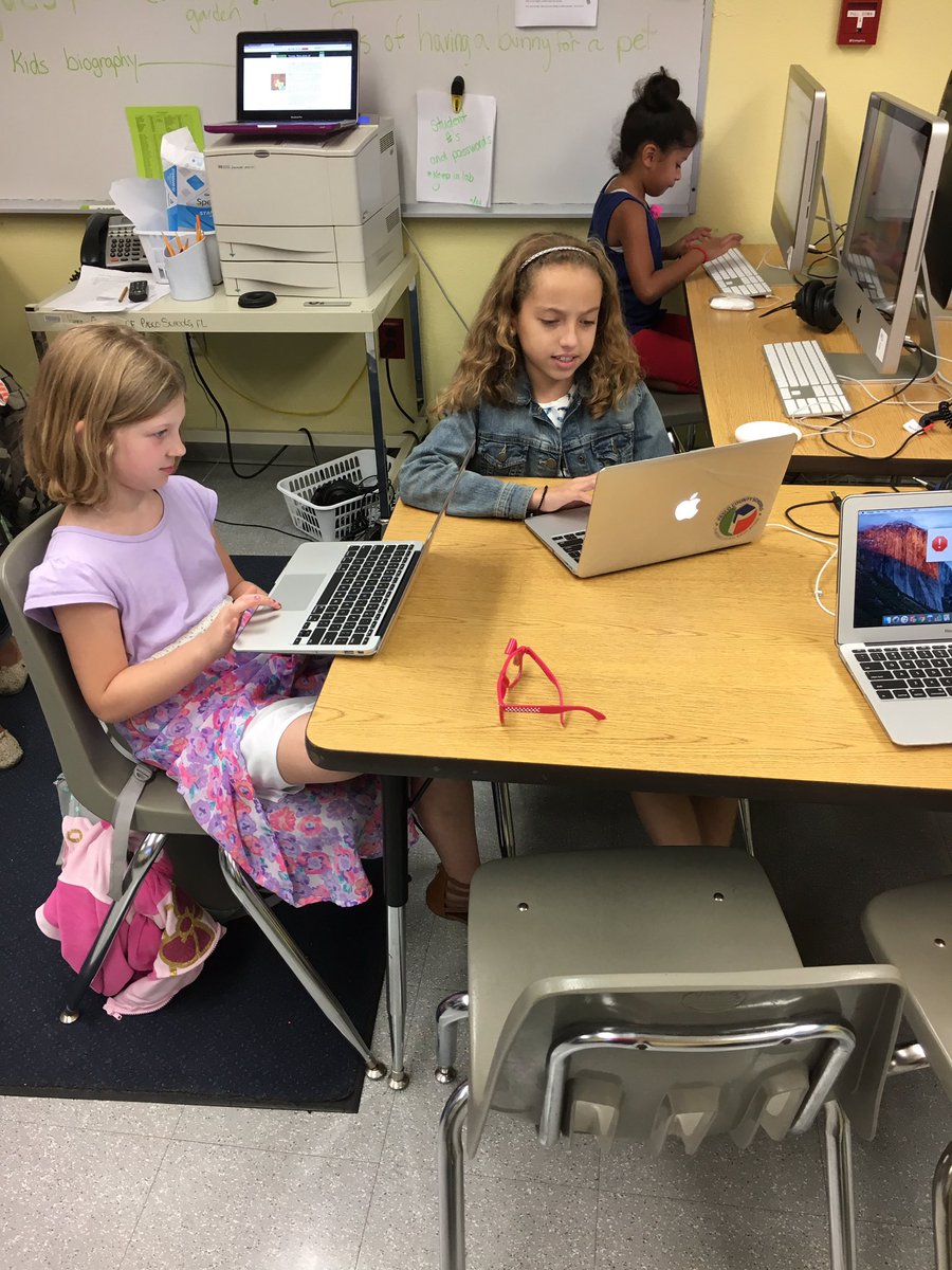 Cherpocks3rd's tweet photo. Happy Friday! We are at the Media Lab learning how to use online resources. @DenhamOaks https://t.co/iiTW2TbF0h