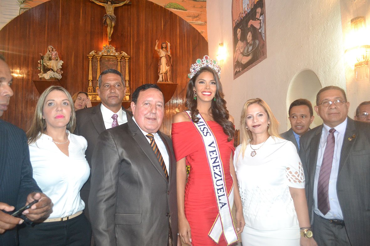radiomia1057's tweet photo. Carrizal celebró por todo lo alto sus 29 años de autonomía municipal (Más fotos) https://t.co/HN3CDGzq7H https://t.co/4WCXcllExm