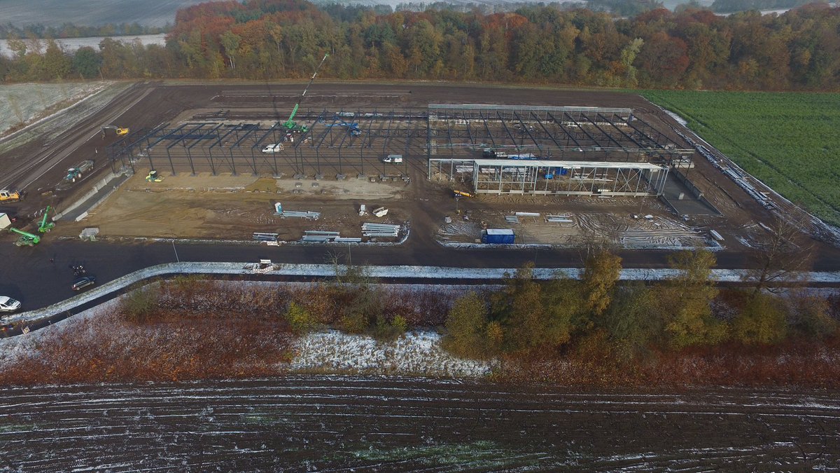 Diese Woche Stahl kaum fertig. Nächste Woche Anfang Dach.