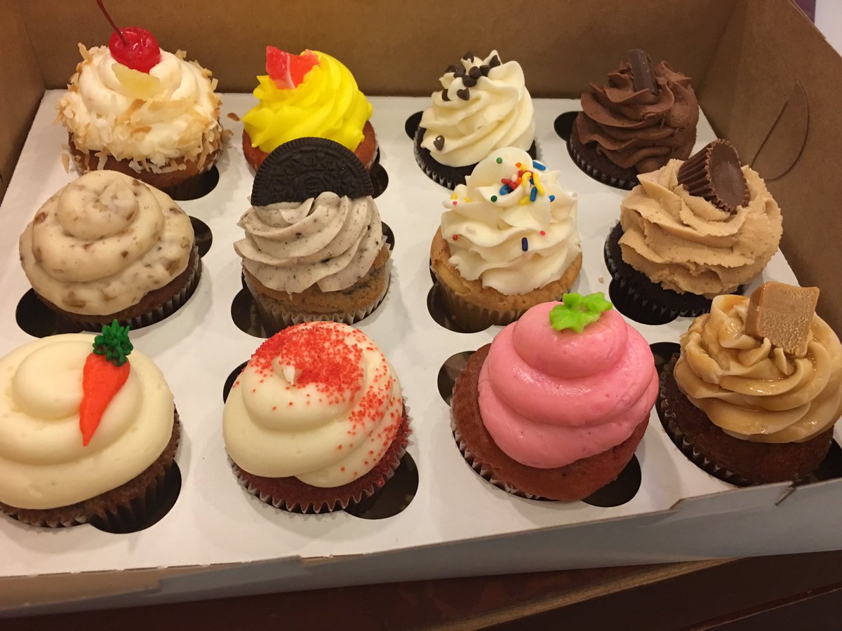MollyGrantham's tweet photo. "A long week for you guys," Freddie said. "So my wife and I wanted to drop off treats." #QueenBeeBakery #MtHolly #Kindness #DedicatedViewer https://t.co/IBYxxC4WCt