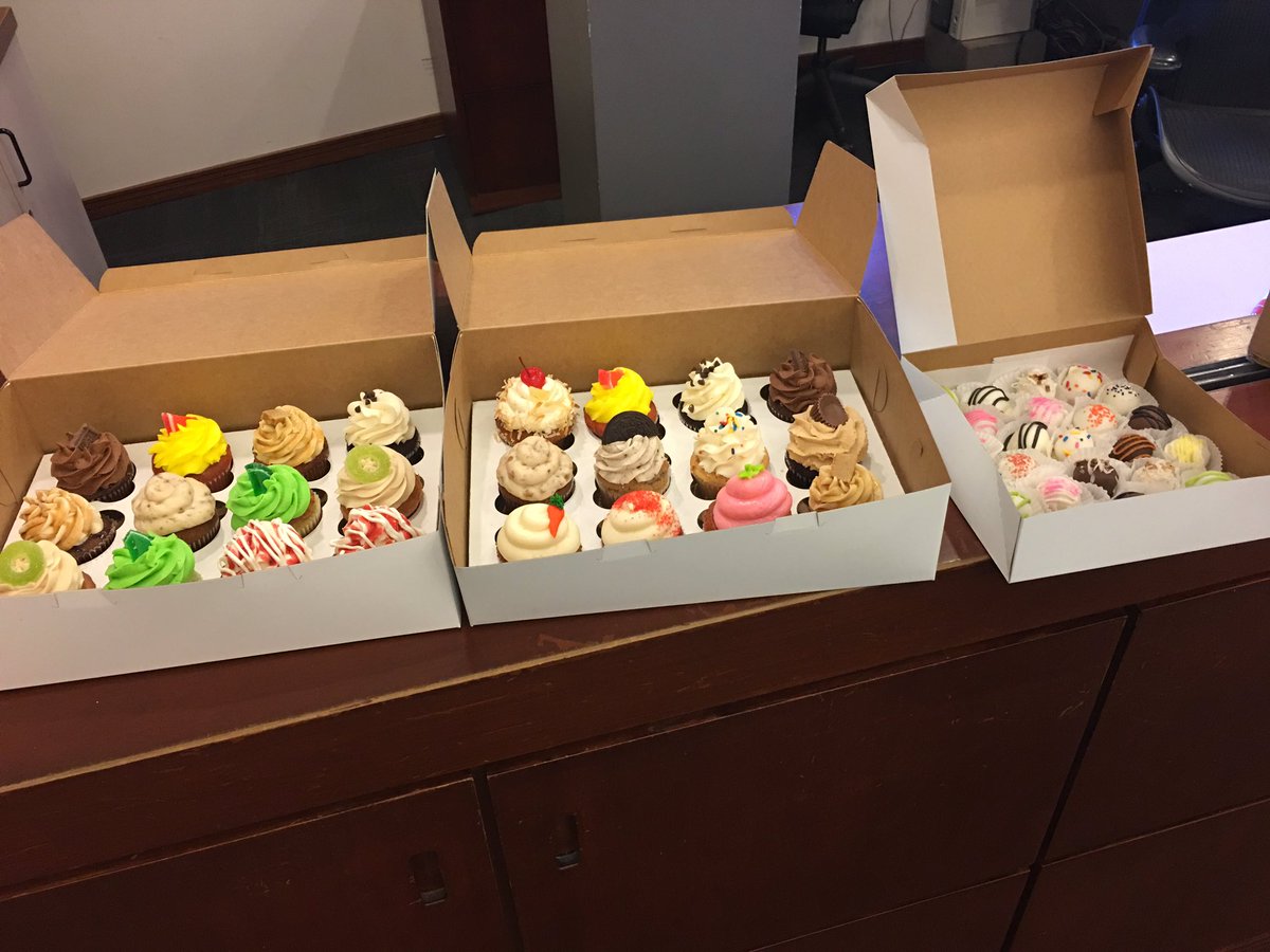 MollyGrantham's tweet photo. "A long week for you guys," Freddie said. "So my wife and I wanted to drop off treats." #QueenBeeBakery #MtHolly #Kindness #DedicatedViewer https://t.co/IBYxxC4WCt
