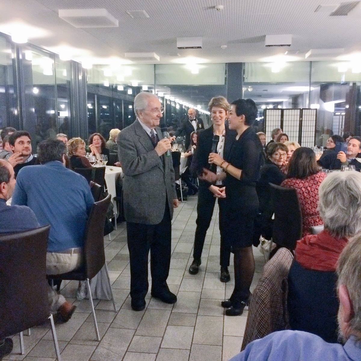 AriaLombTurismo's tweet photo. "È un onore avere il Maestro qui in @BITEGItaly": benvenuto @GualtMarchesi #inlombardia #biteg2016 https://t.co/IovedN30IE