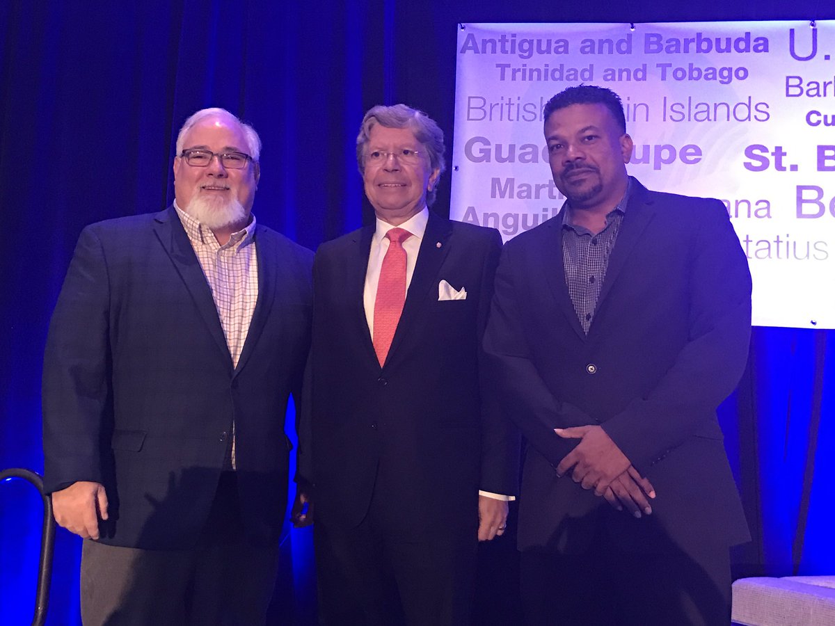CHICOS_HVS's tweet photo. And this brings an end to #CHICOS2016 @ArturoGRosa @SAHIC @jeffhigley1 @CHICOS_HVS @RitzCarlton #CHICOS2017 @Bermuda Huge thanks to all! https://t.co/xQzBSfgB1K