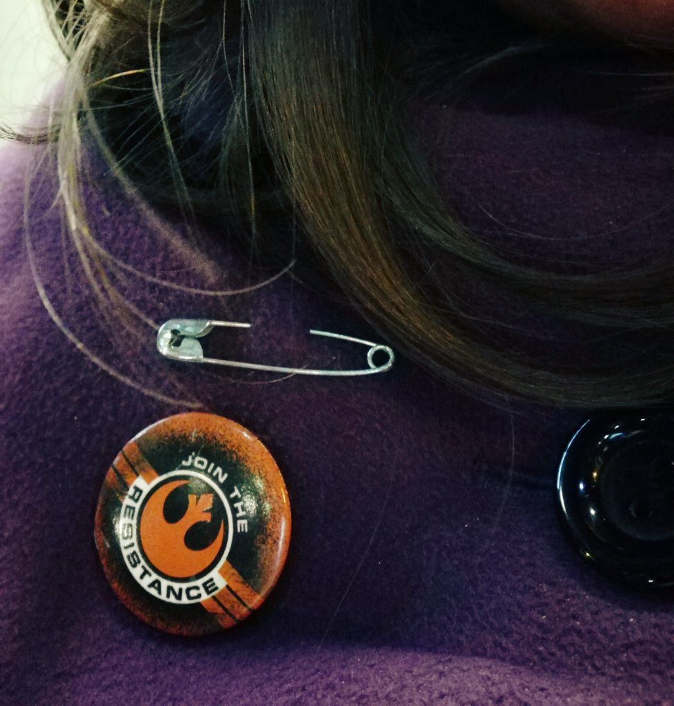 [News] Here's why people are wearing safety pin Veooz 360